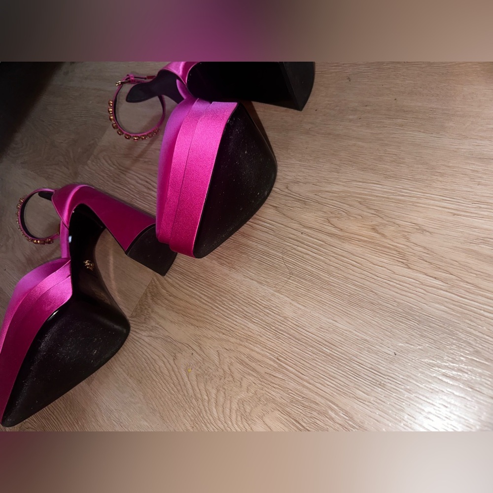 Versace Aevitas Pointy Platform Pumps - Picture 11 of 13
